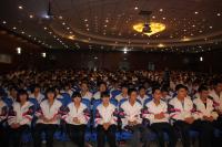 Ученики средней школы города Янчин во время презентации