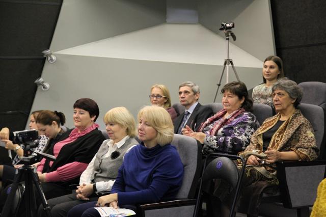 Бесплатная лекция "Портрет семьи" в Мультимедиа кинотеатре Русского музея