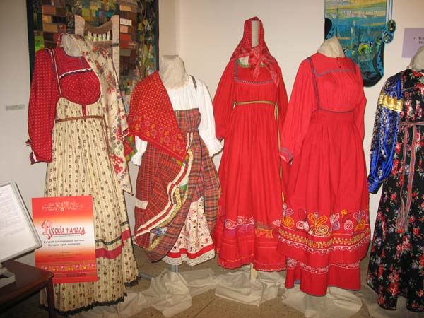 Выставка тверского этнографического костюма