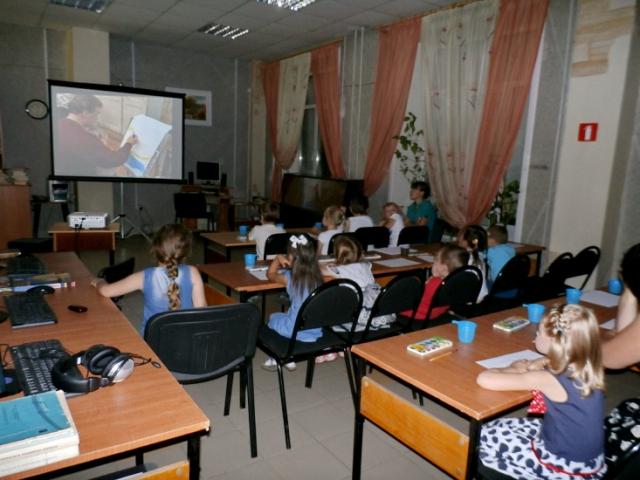 Творческие уроки в отделе искусств Центральной городской библиотеки Ангарска