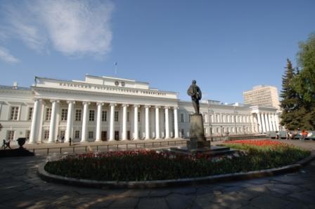 (Памятник В.И.Ленину на «Сковородке»,  главное здание КГУ. Фото Павлов В.Г.)