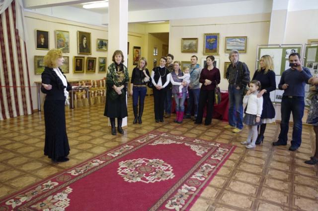 Выставка Александра Киселёва "Музы весны" в школе № 601