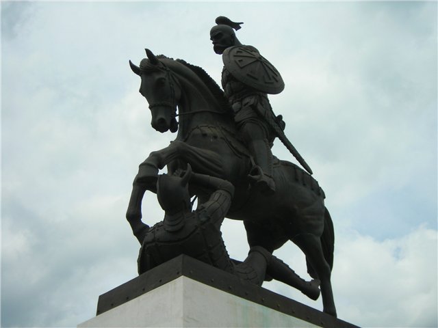 Памятник Святославу Игоревичу, Скульптор Вячеслав Клыков