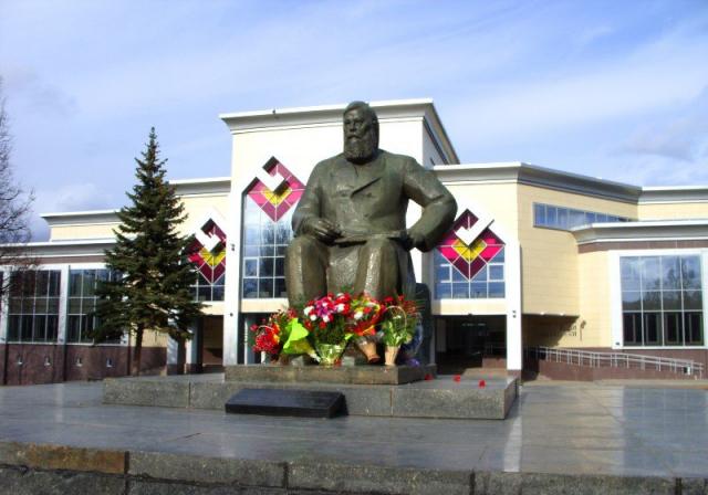Памятник чувашскому просветителю И.Я. Яковлеву г. Чебоксары
